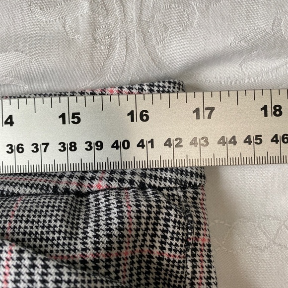 Old Navy Women's Pixie Ankle Houndstooth Striped Black + White Stretchy Pants 12 - Picture 7 of 10